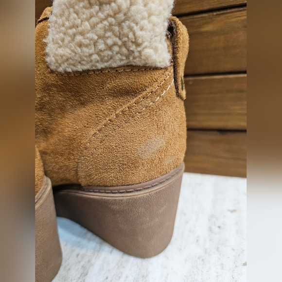 Woman’s suede Sherpa wedge boots size 8.5 - Picture 5 of 5